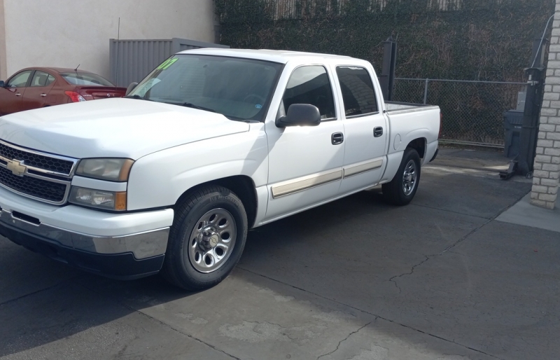 large picture of 2007 Chevrolet Silverado 1500 Classic