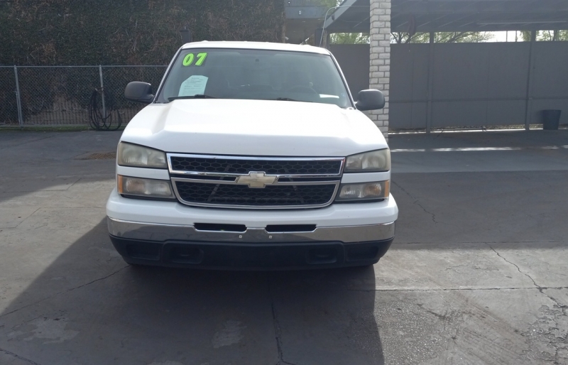 large picture of 2007 Chevrolet Silverado 1500 Classic