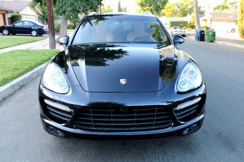 2013 Porsche Cayenne Turbo photo 2