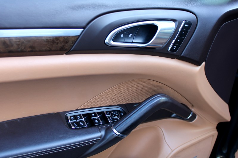 2013 Porsche Cayenne Turbo photo 15
