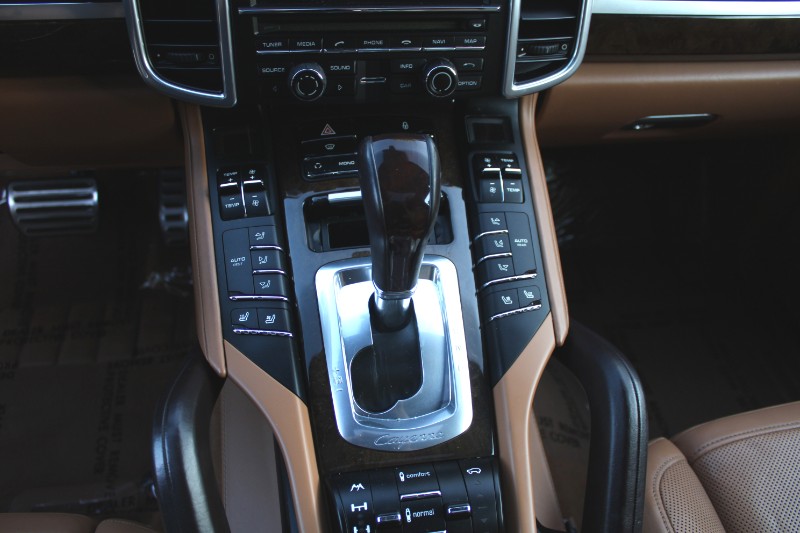 2013 Porsche Cayenne Turbo photo 14