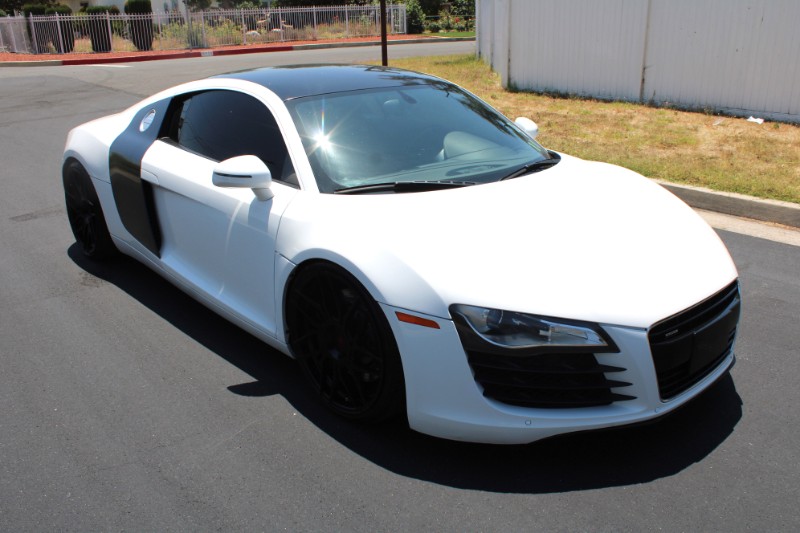large picture of 2009 Audi R8