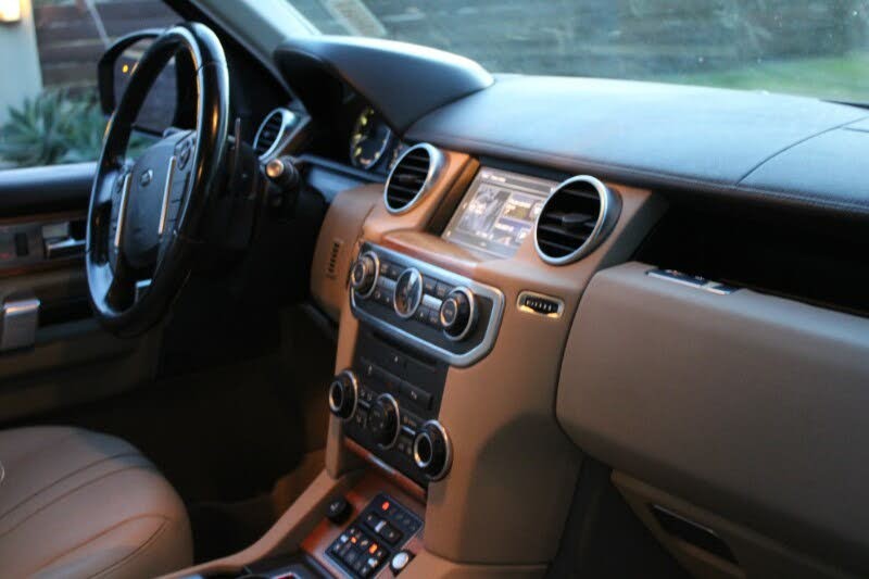 2016 Land Rover LR4 HSE LUX photo 16
