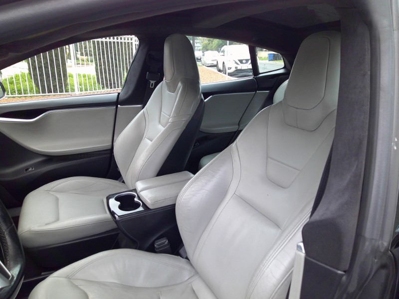2015 Tesla Model S 70D photo 12
