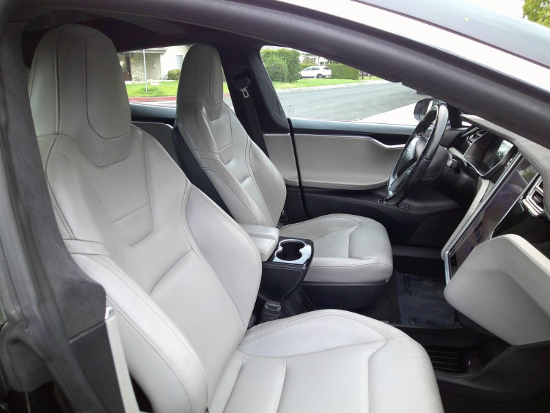 2015 Tesla Model S 70D photo 11