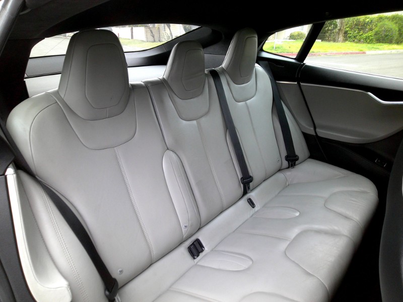 2015 Tesla Model S 70D photo 15