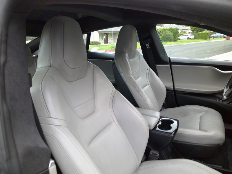 2015 Tesla Model S 70D photo 13