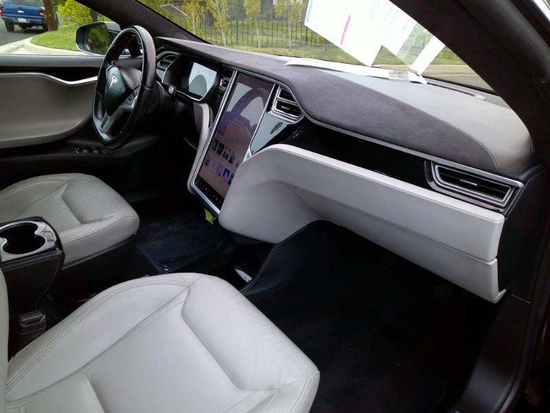 2015 Tesla Model S 70D photo 14