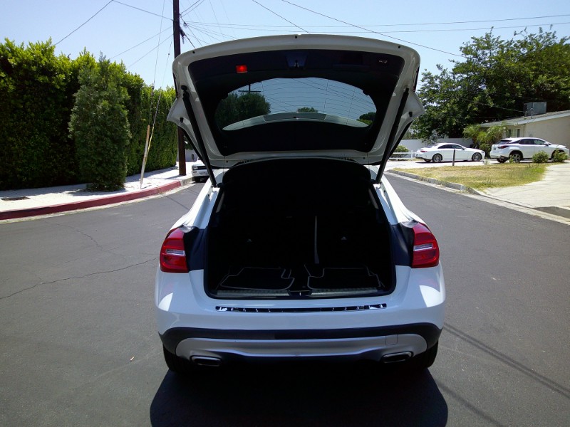 2015 Mercedes Benz GLA 250 4MATIC photo 18