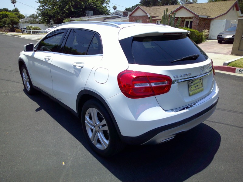 2015 Mercedes Benz GLA 250 4MATIC photo 5