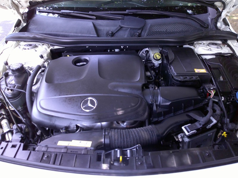 2015 Mercedes Benz GLA 250 4MATIC photo 17