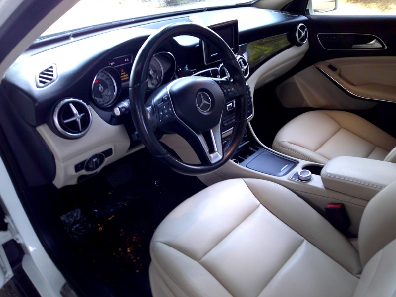 2015 Mercedes Benz GLA 250 4MATIC photo 9