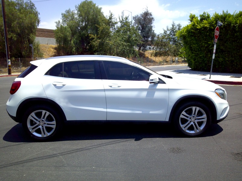 2015 Mercedes Benz GLA 250 4MATIC photo 3