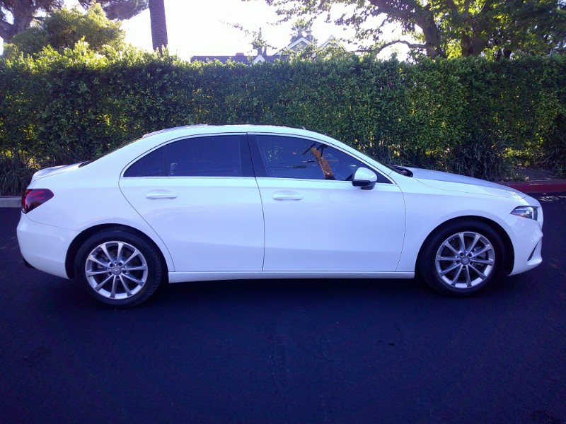 2021 Mercedes Benz A 220 photo 4