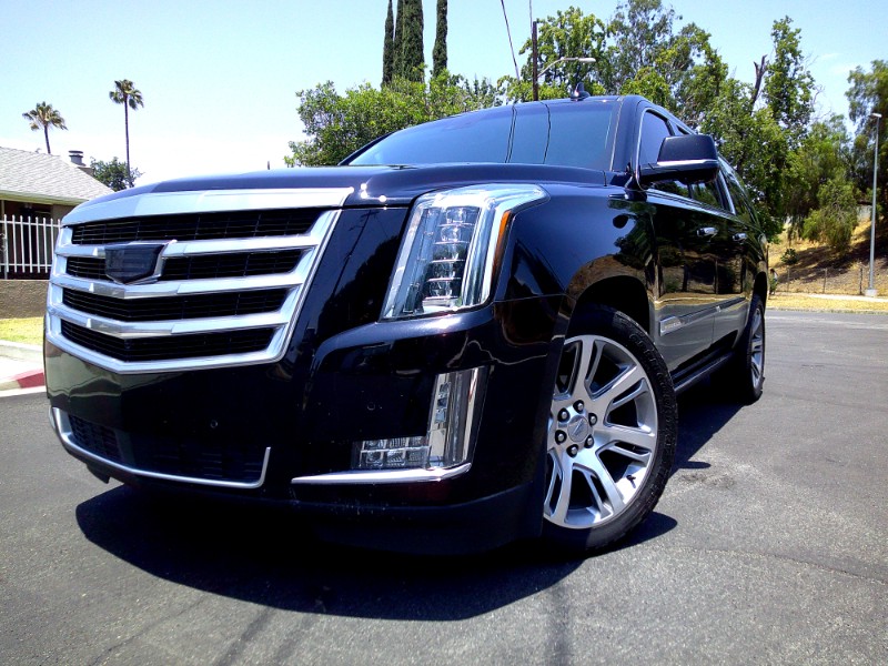 2018 Cadillac Escalade ESV Premium Luxury photo 3