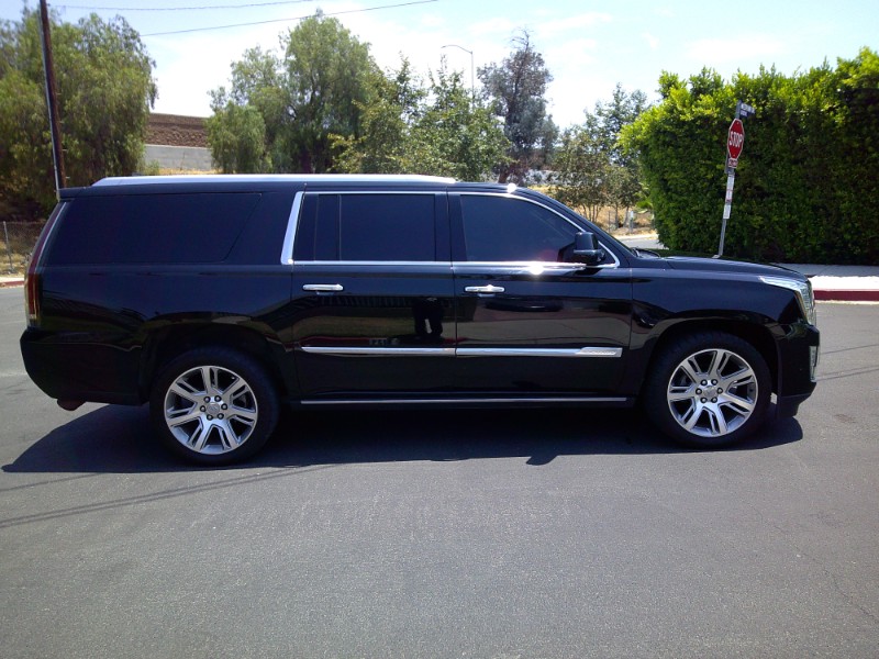 2018 Cadillac Escalade ESV Premium Luxury photo 4