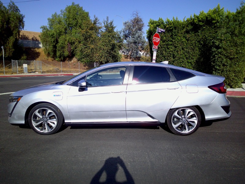 2018 Honda Clarity Plug-In Hybrid Touring photo 3