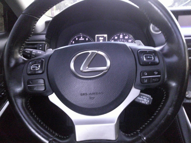 2020 Lexus IS 300 photo 17
