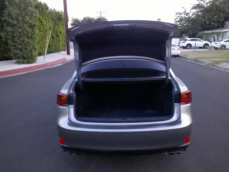2020 Lexus IS 300 photo 21