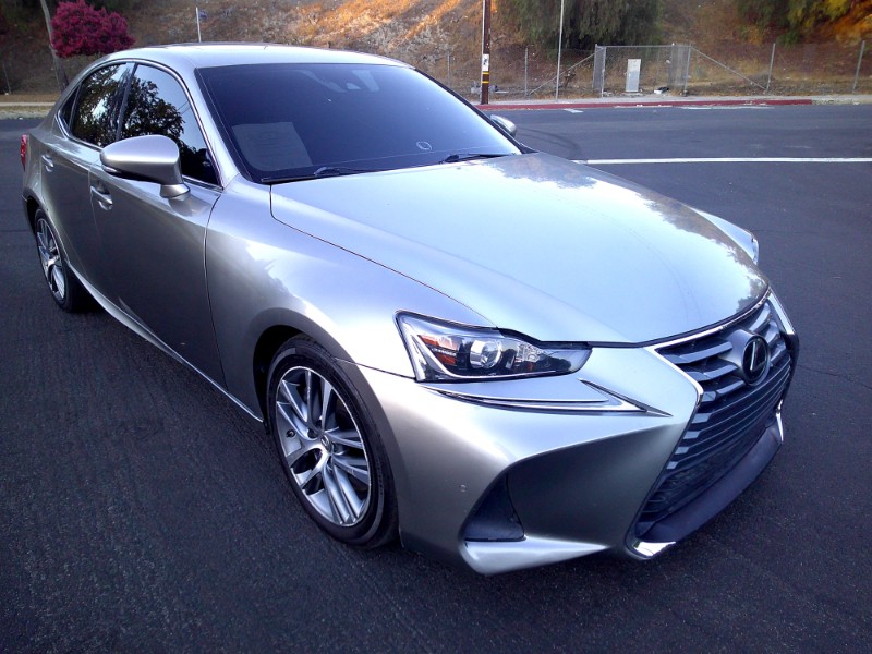 2020 Lexus IS 300 photo 8