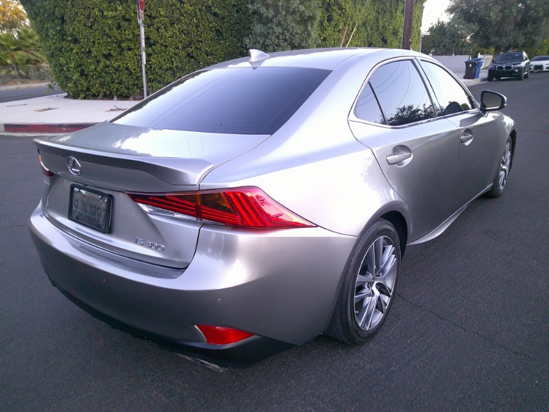 2020 Lexus IS 300 photo 5