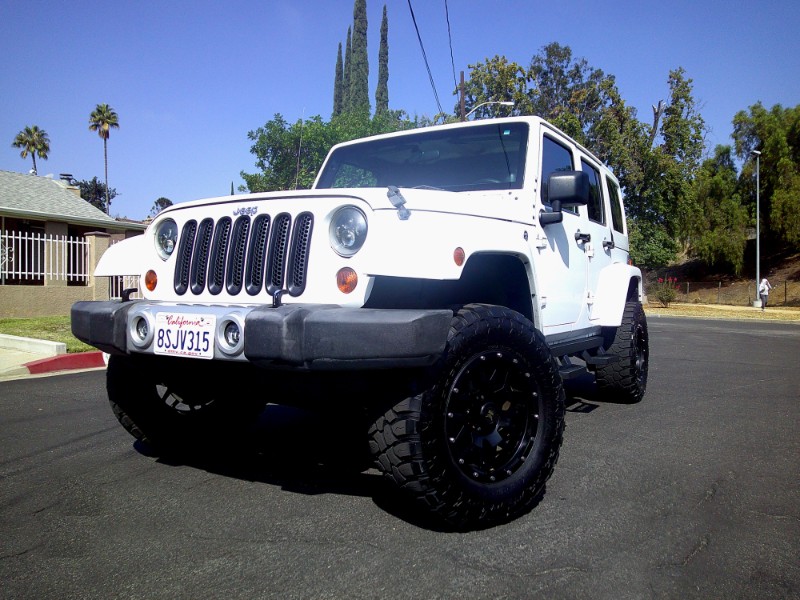 2011 Jeep Wrangler Unlimited Sahara photo 3