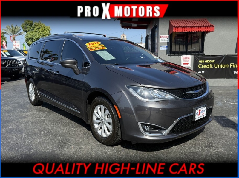 picture of 2019 Chrysler Pacifica