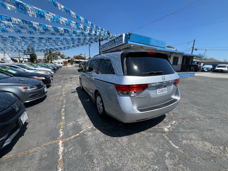 View vehicle photo 3