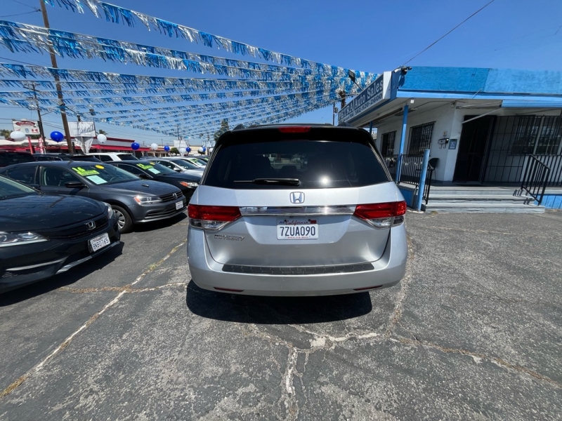 View vehicle photo 4